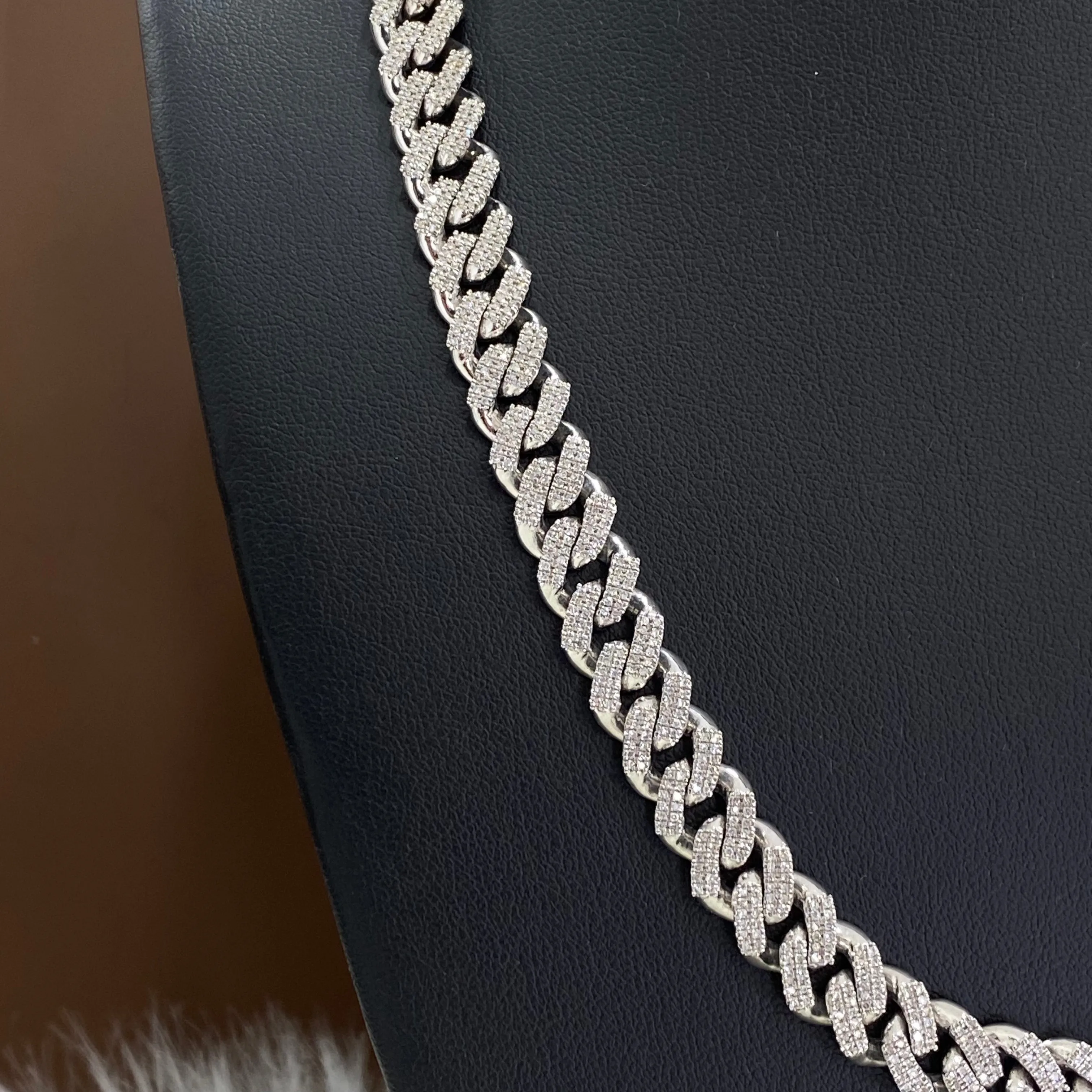 10K White Gold Bustdown Cuban Link Chain 9.82Ct / 94.8gr / 9.6mm / 22in
