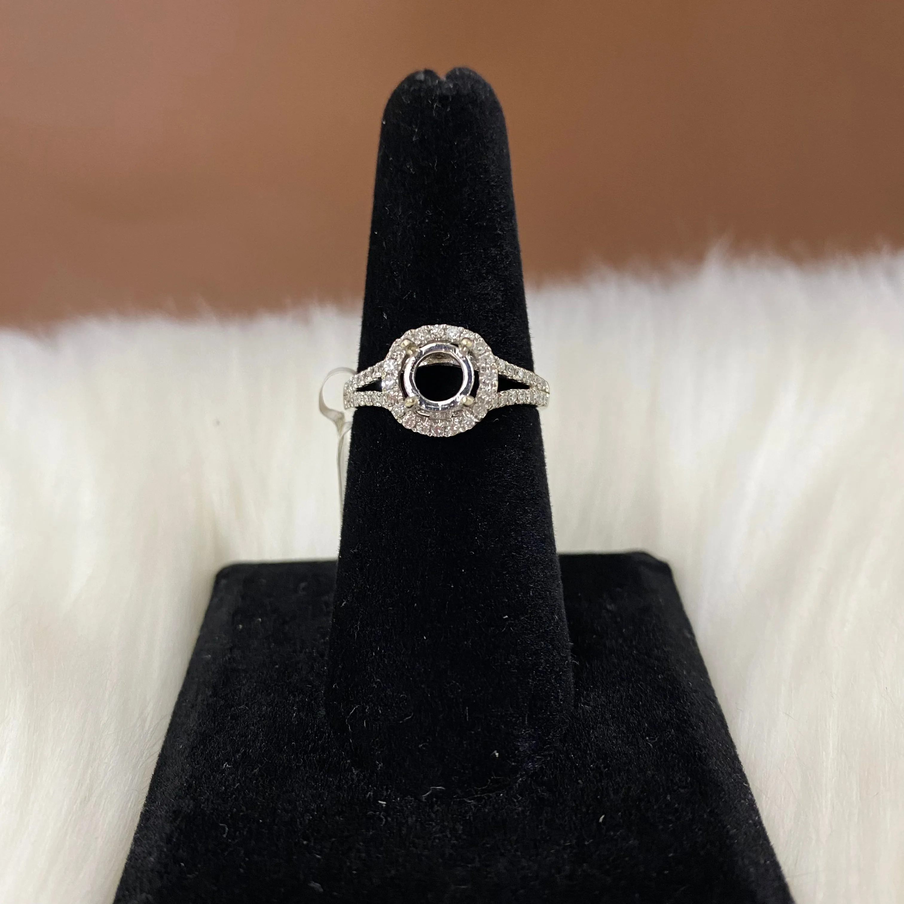 10K White Gold Diamond Luxury Wedding Setting No Stone Engagement Ring Ct Dia / 2.4gr / Size 6