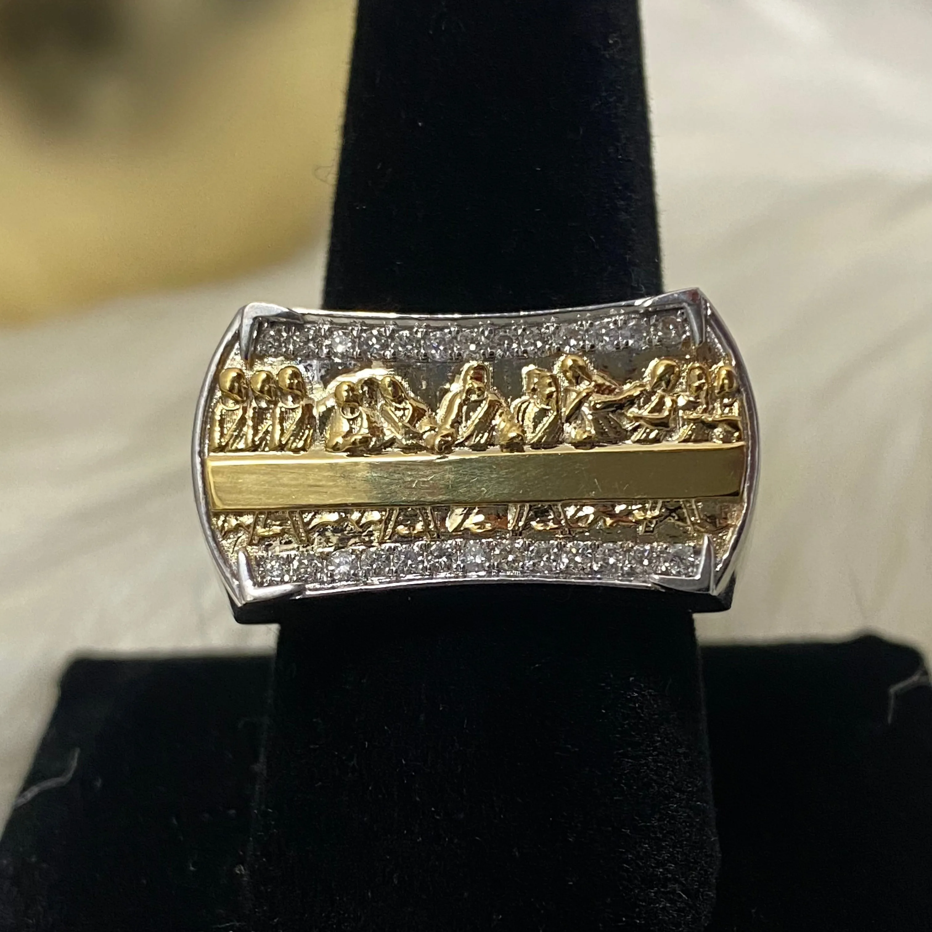 10K White-Yellow Gold Diamond Last Supper Ring 0.30Ct Dia / 8.5gr / Size 9