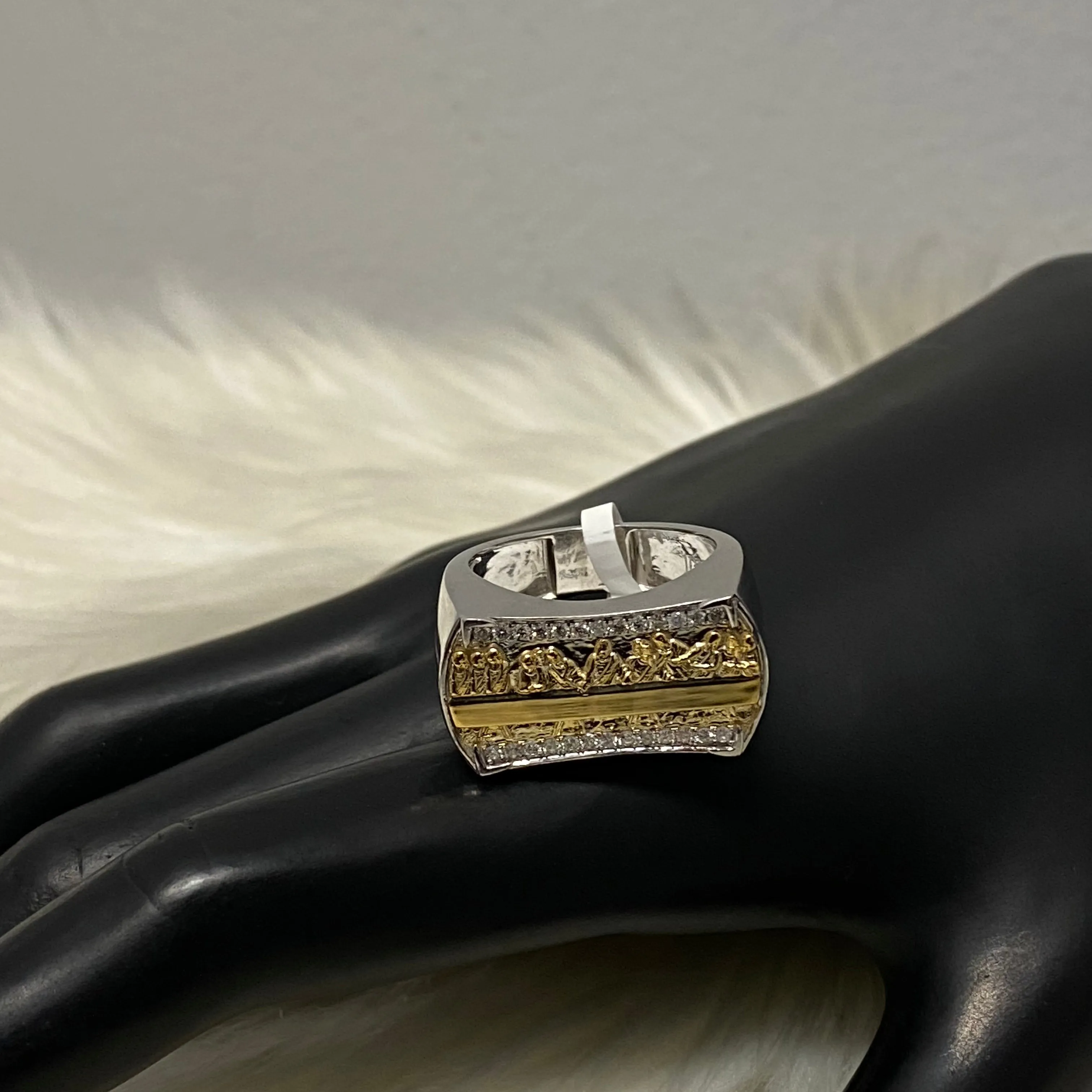 10K White-Yellow Gold Diamond Last Supper Ring 0.30Ct Dia / 8.5gr / Size 9