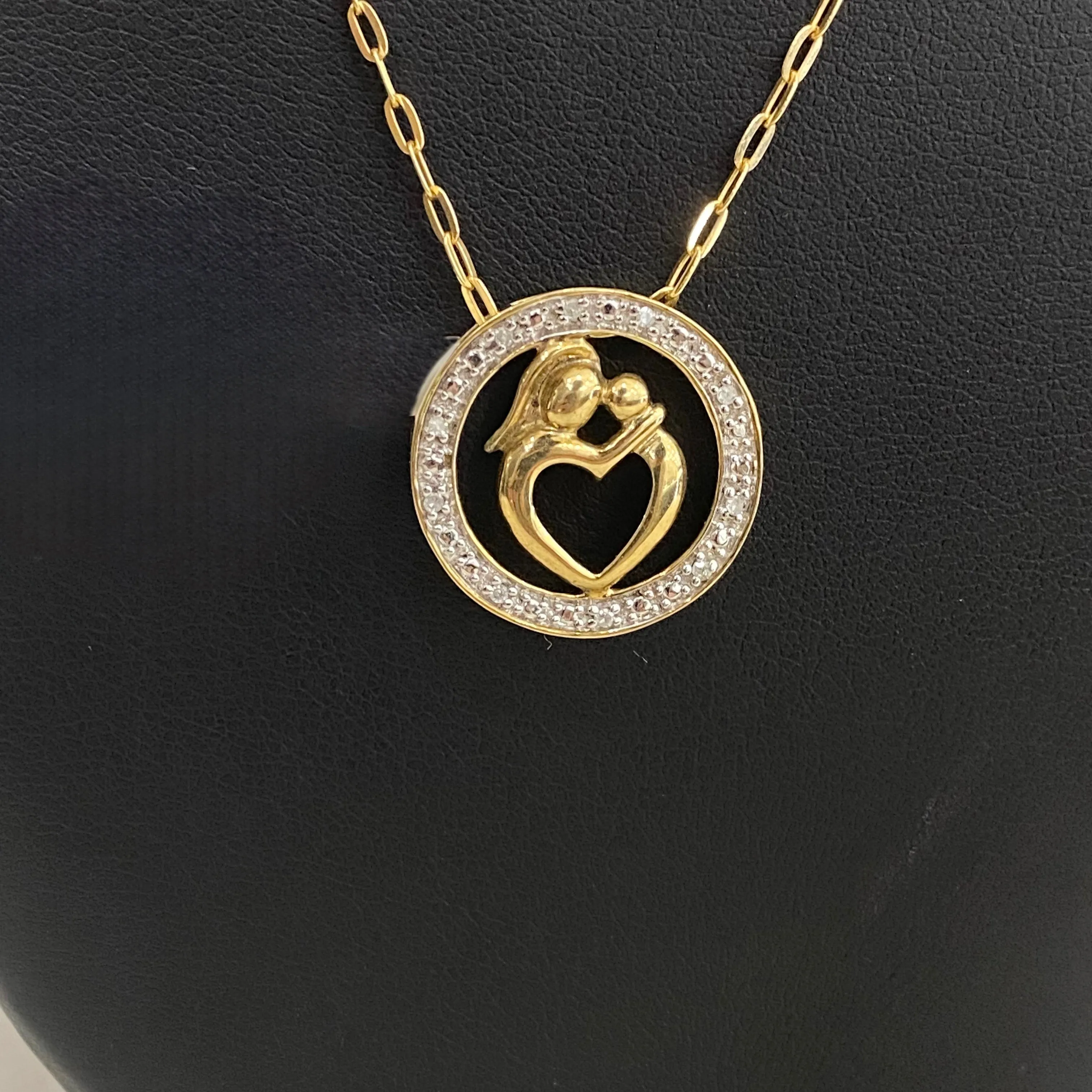10K Yellow Gold Diamond Heart Pendant Ct Dia / 1.7gr