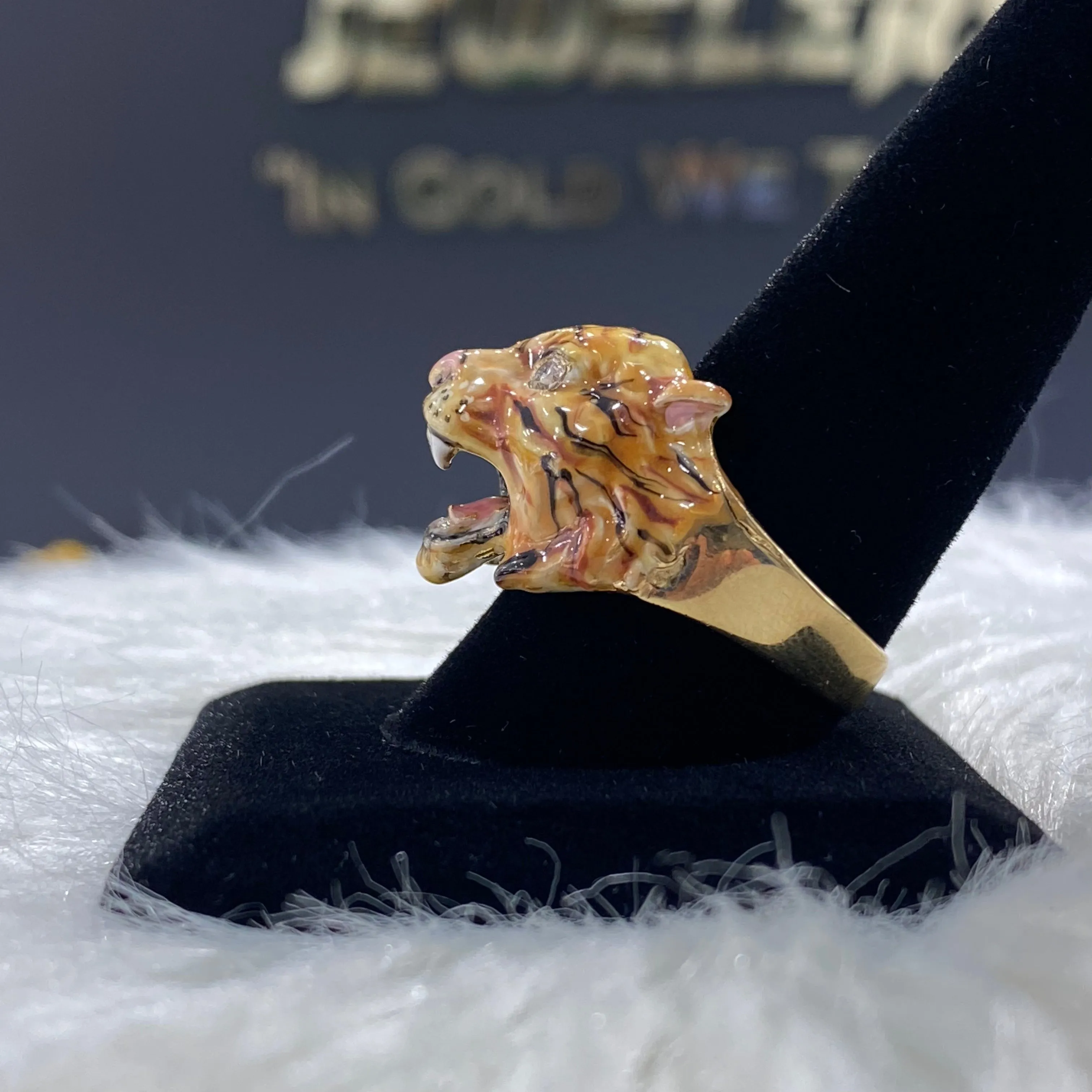 10K Yellow Gold Diamond Yellow Tiger Ring Ct Dia / 15.5gr / Size 10.5