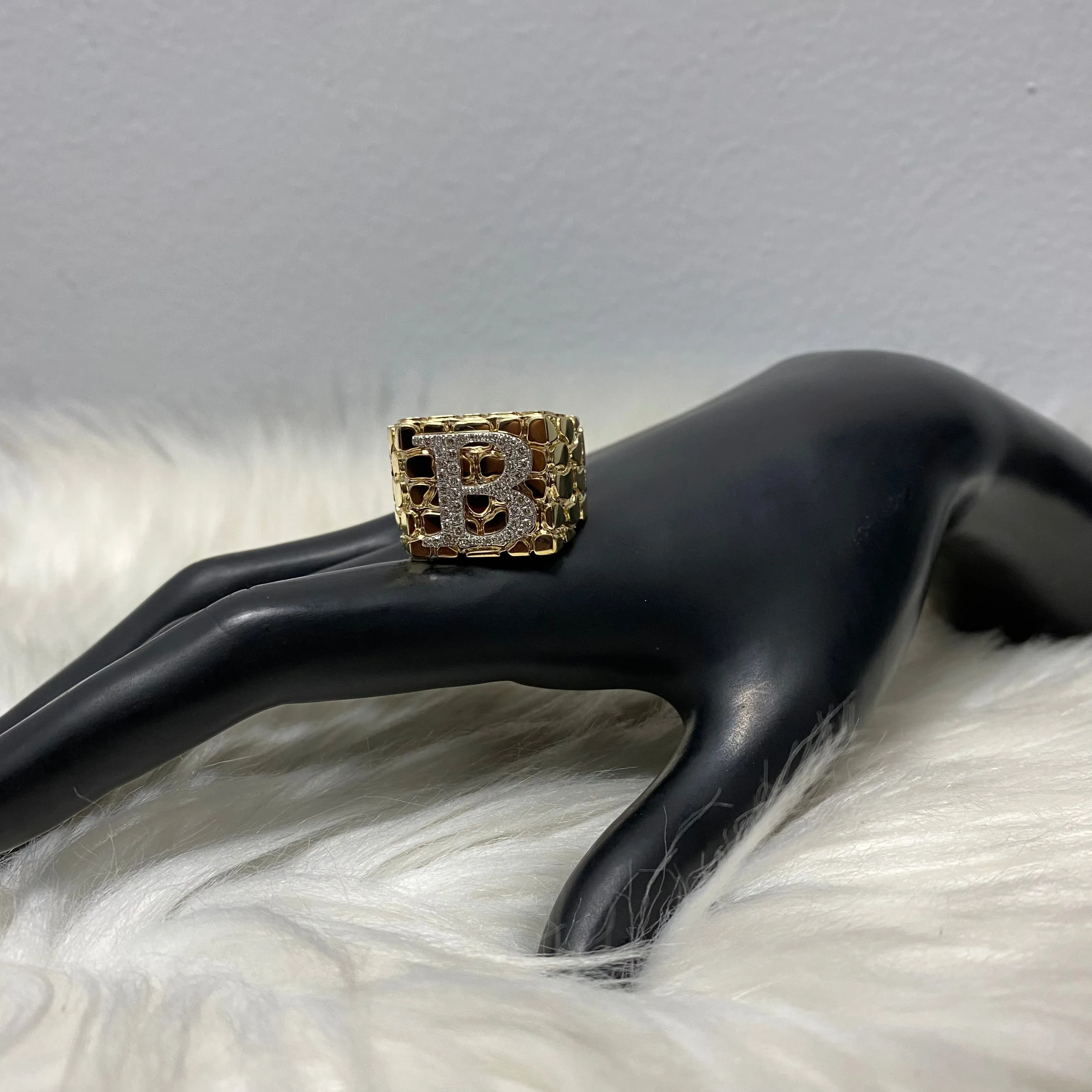 10K Yellow Gold Nugget Letter B Ring 0.56Ct Dia / 13.3gr / Size 11