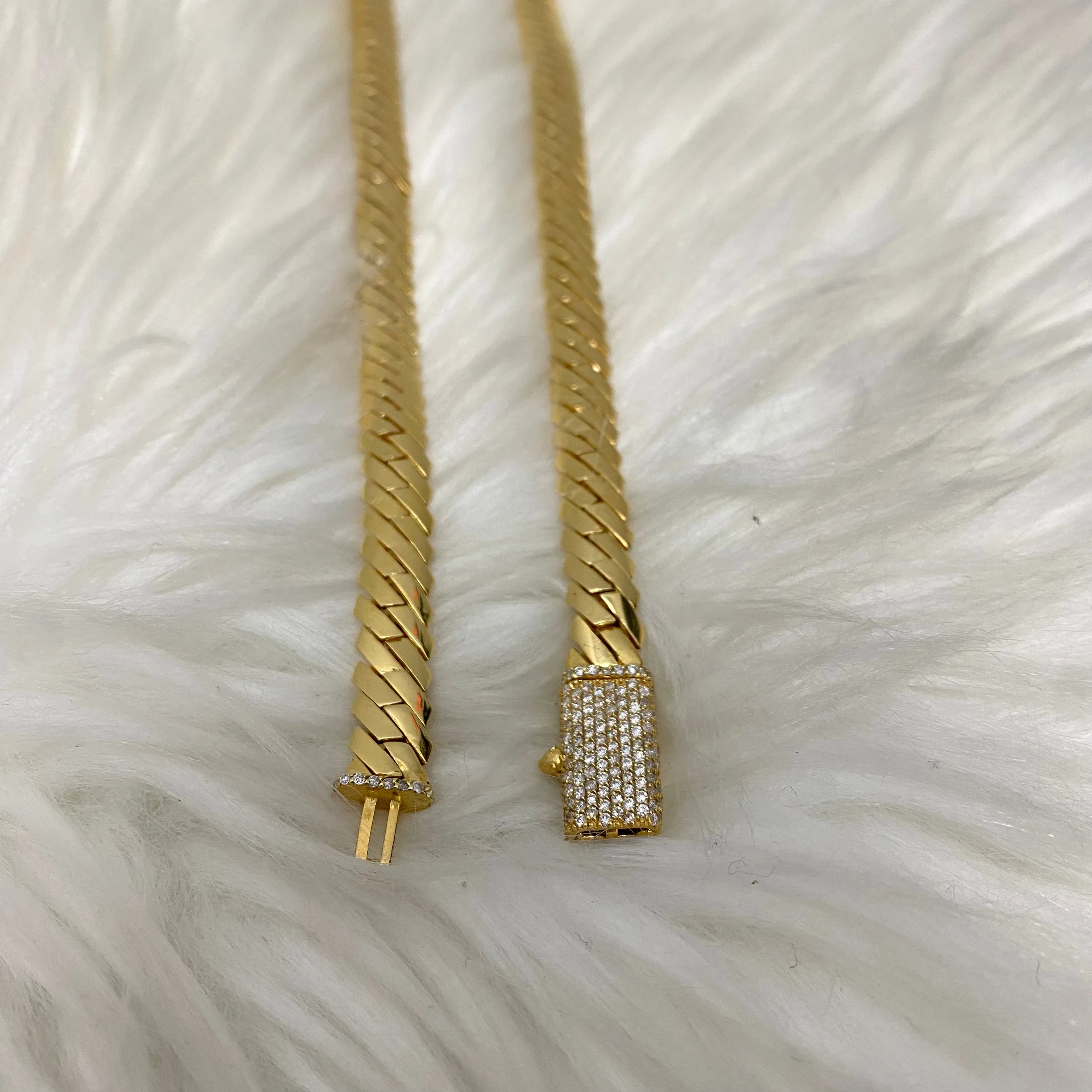 10K Yellow Gold Prong Links Diamond Sleek Lock / 41.6gr / 7.4mm / 14in
