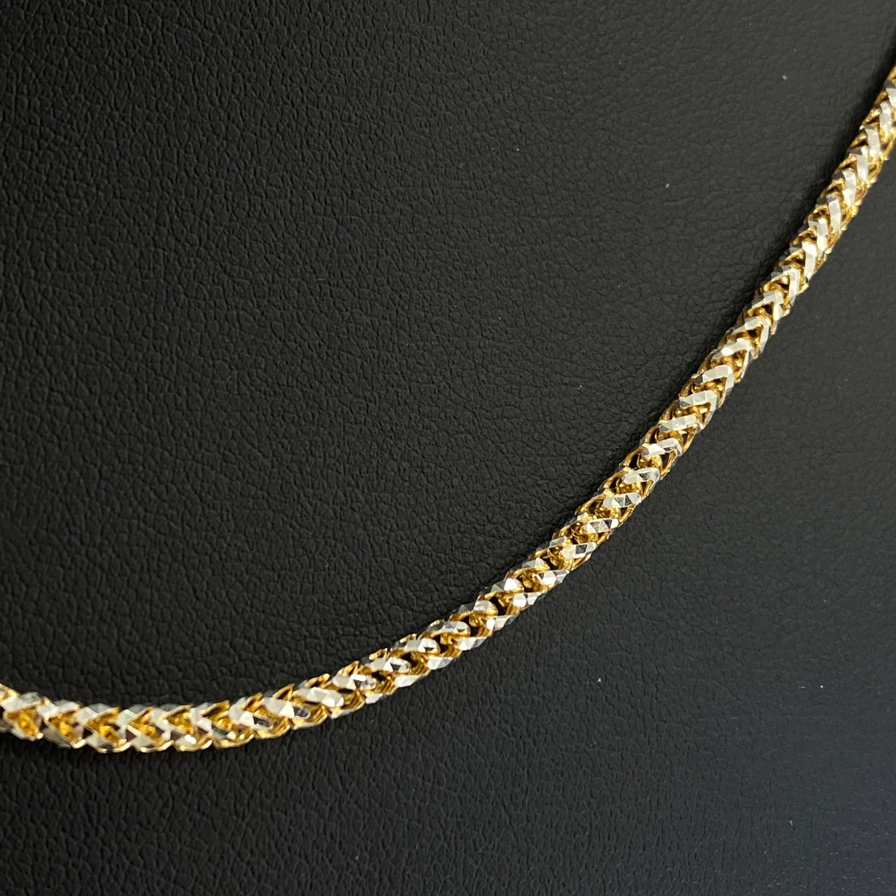10K Yellow Gold Snake Link Diamond Cut Chain / 16.2gr / 2.6mm / 20in