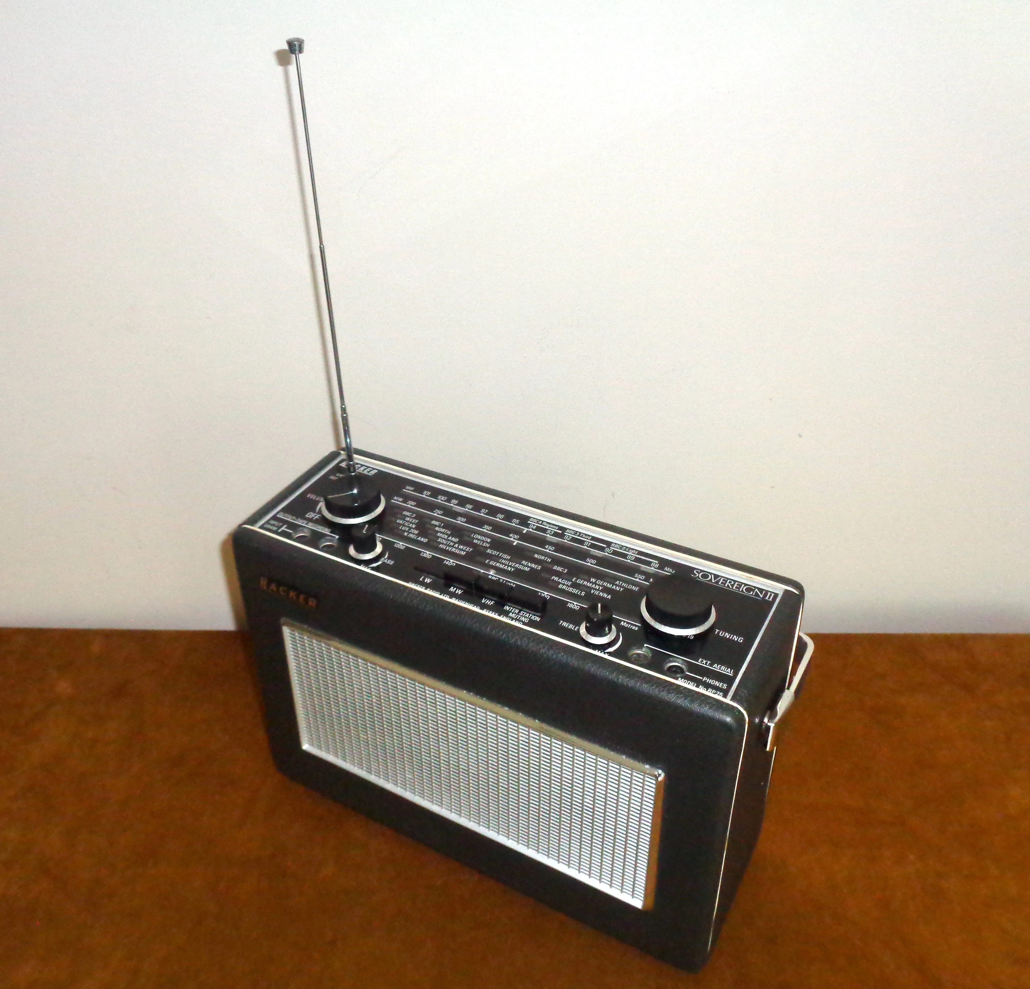 1970s Vintage Hacker Sovereign II RP25B VHF MW LW Radio