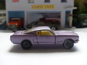 320 Ford Mustang 2 2 Fastback in lilac metallic (1)