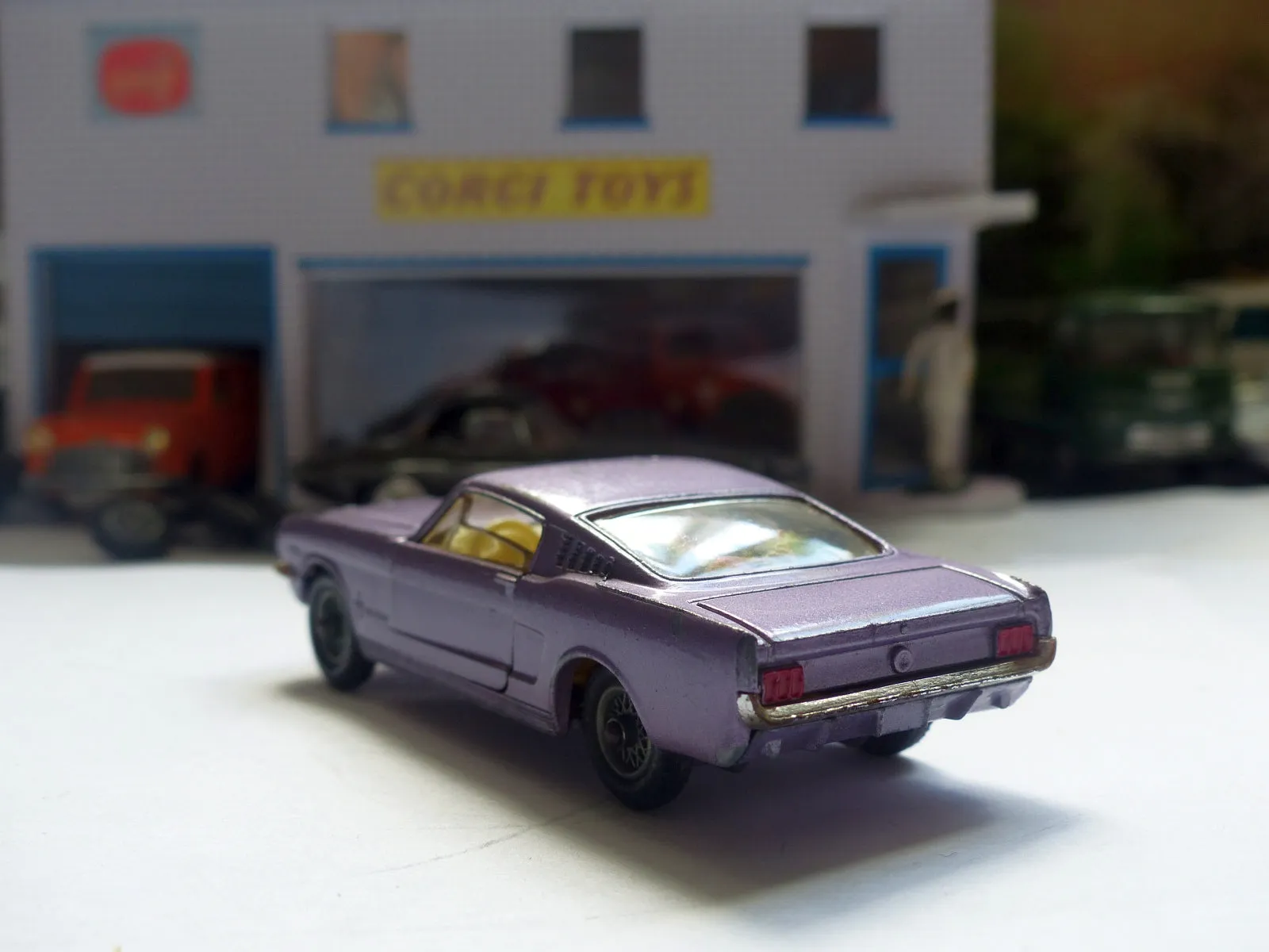 320 Ford Mustang 2 2 Fastback in lilac metallic (1)