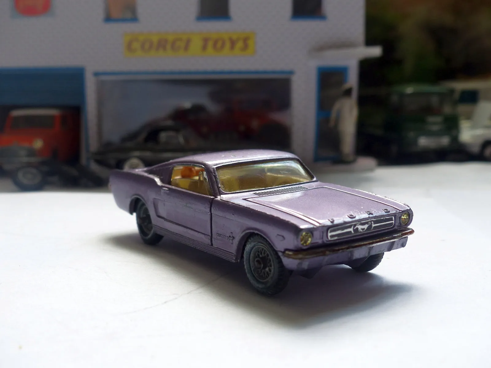 320 Ford Mustang 2 2 Fastback in lilac metallic (1)