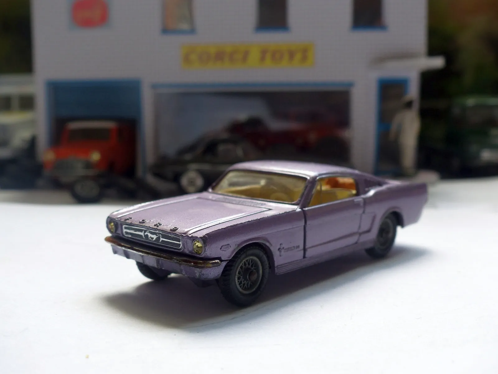 320 Ford Mustang 2 2 Fastback in lilac metallic (1)