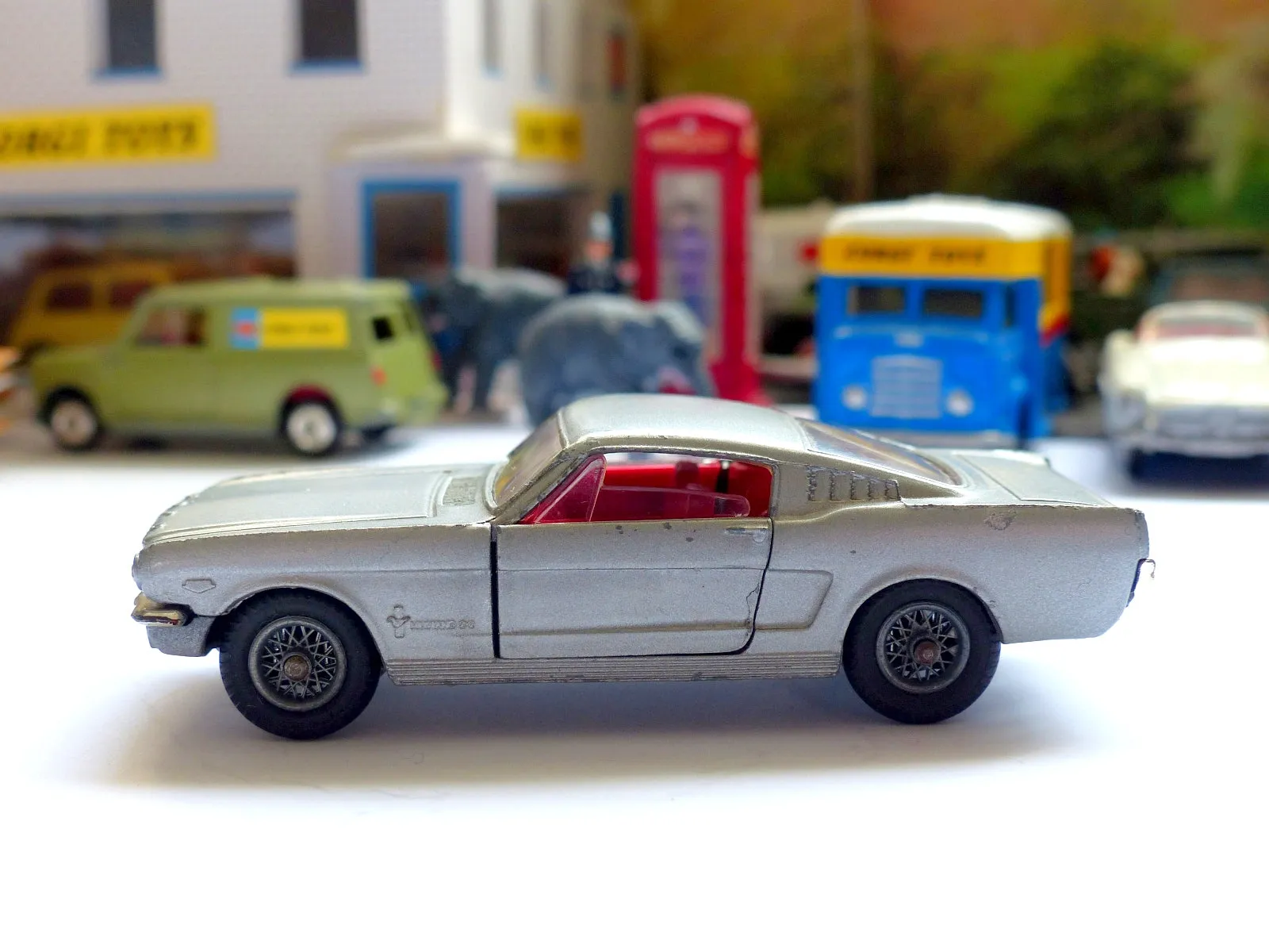 320 Ford Mustang 2 2 Fastback in silver