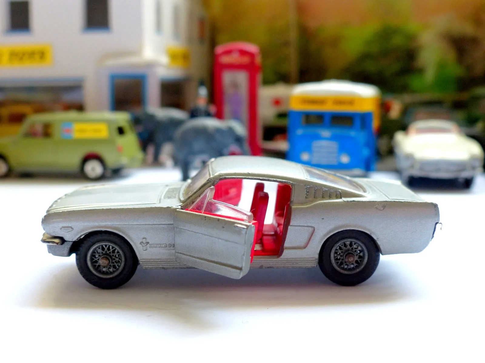 320 Ford Mustang 2 2 Fastback in silver