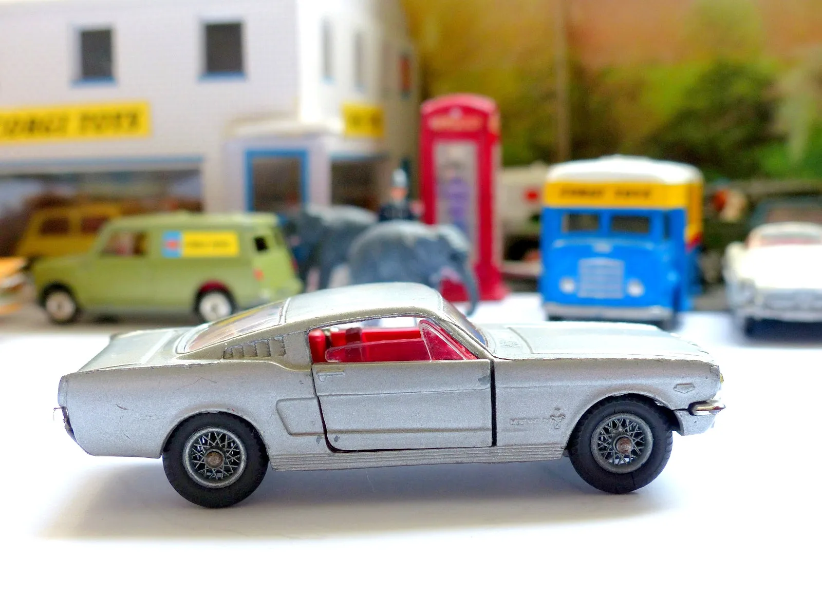 320 Ford Mustang 2 2 Fastback in silver