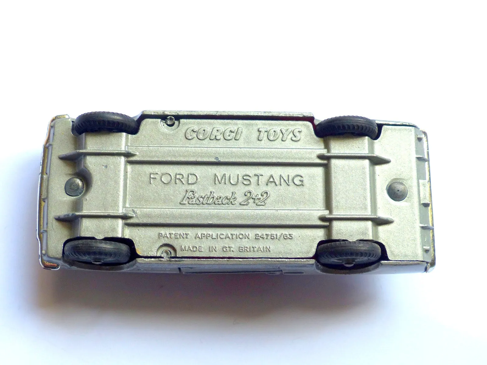 320 Ford Mustang 2 2 Fastback in silver