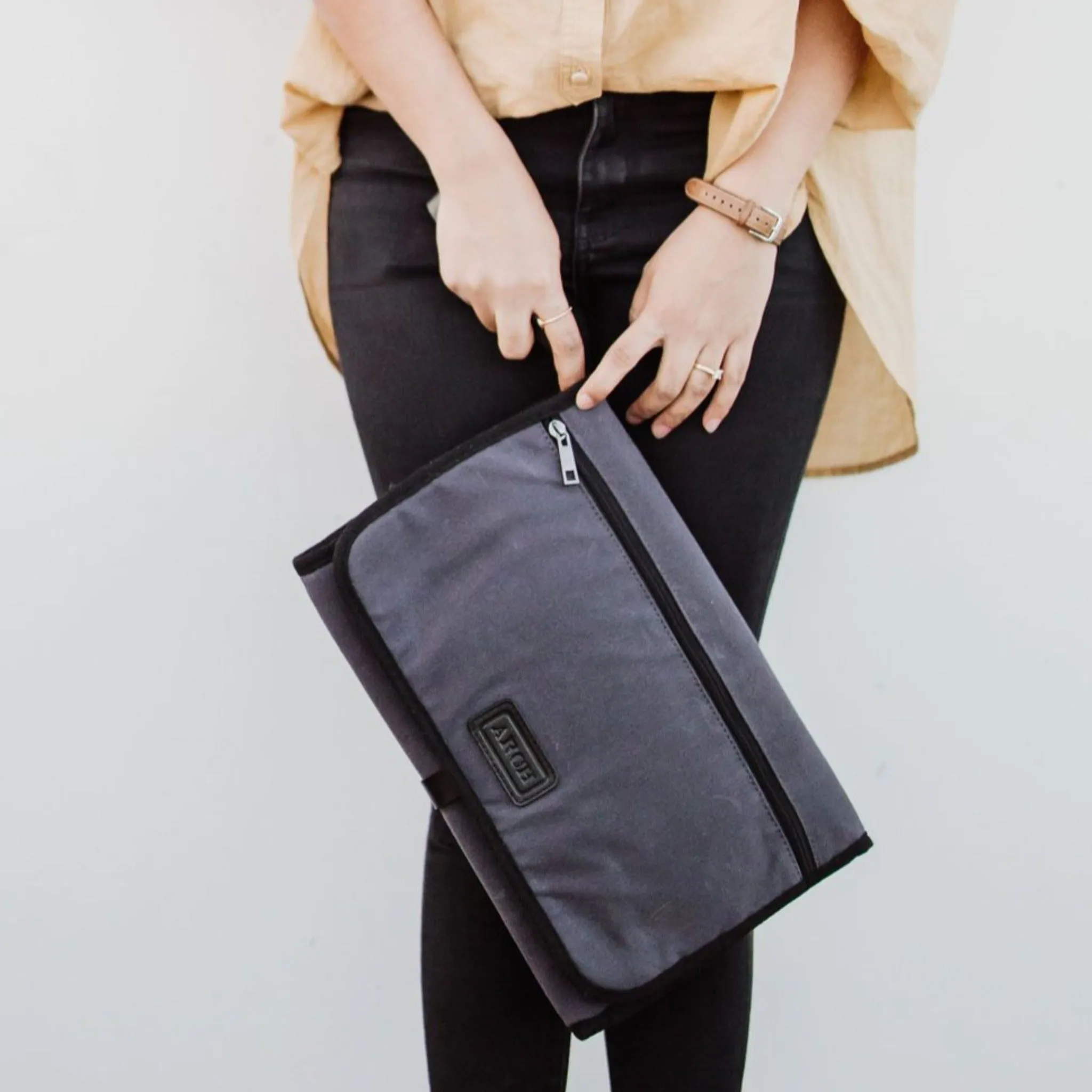 ARCH Nappy Clutch - Grey / black