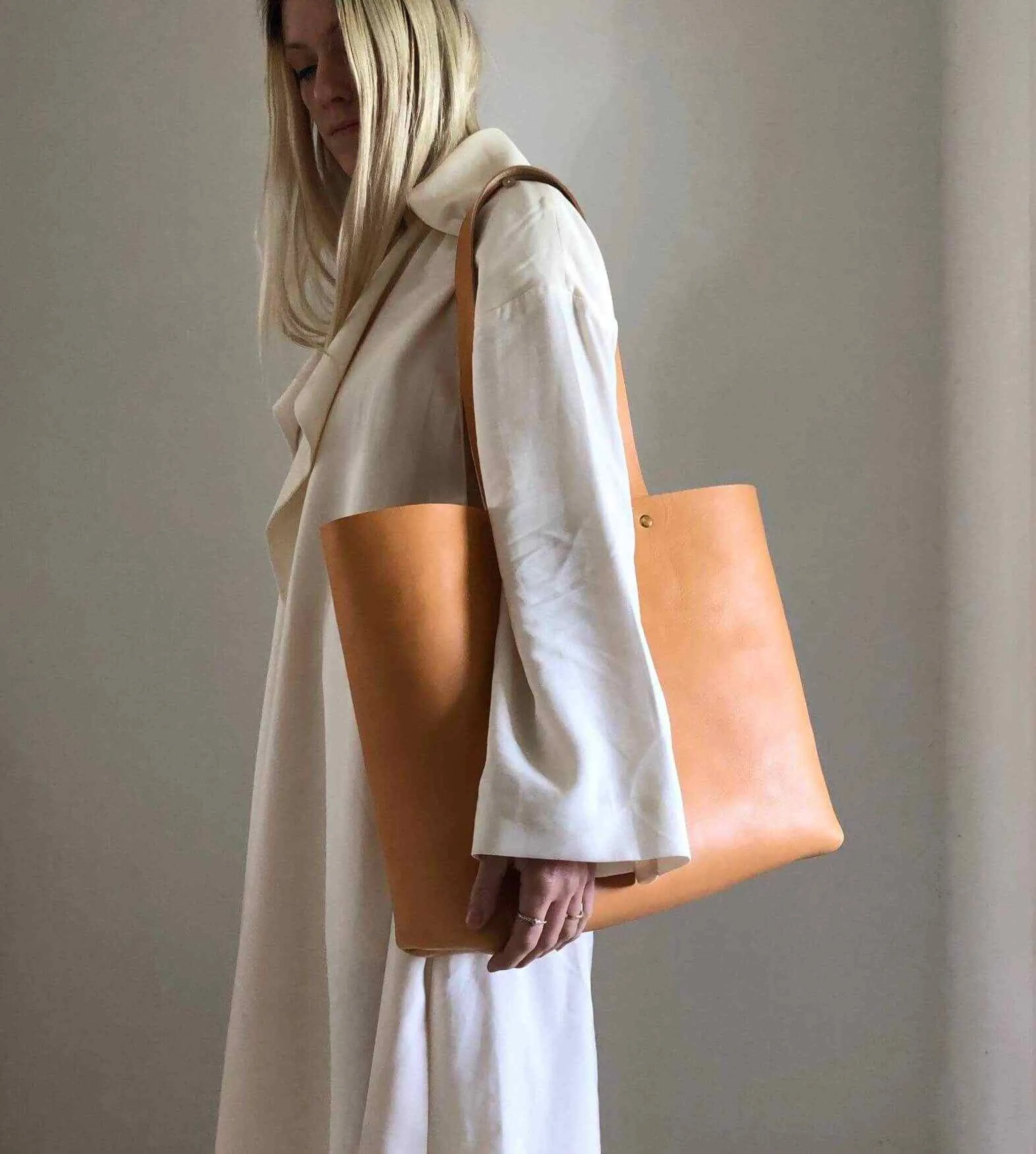 Basket Maxi Leather Tote Bag in Natural