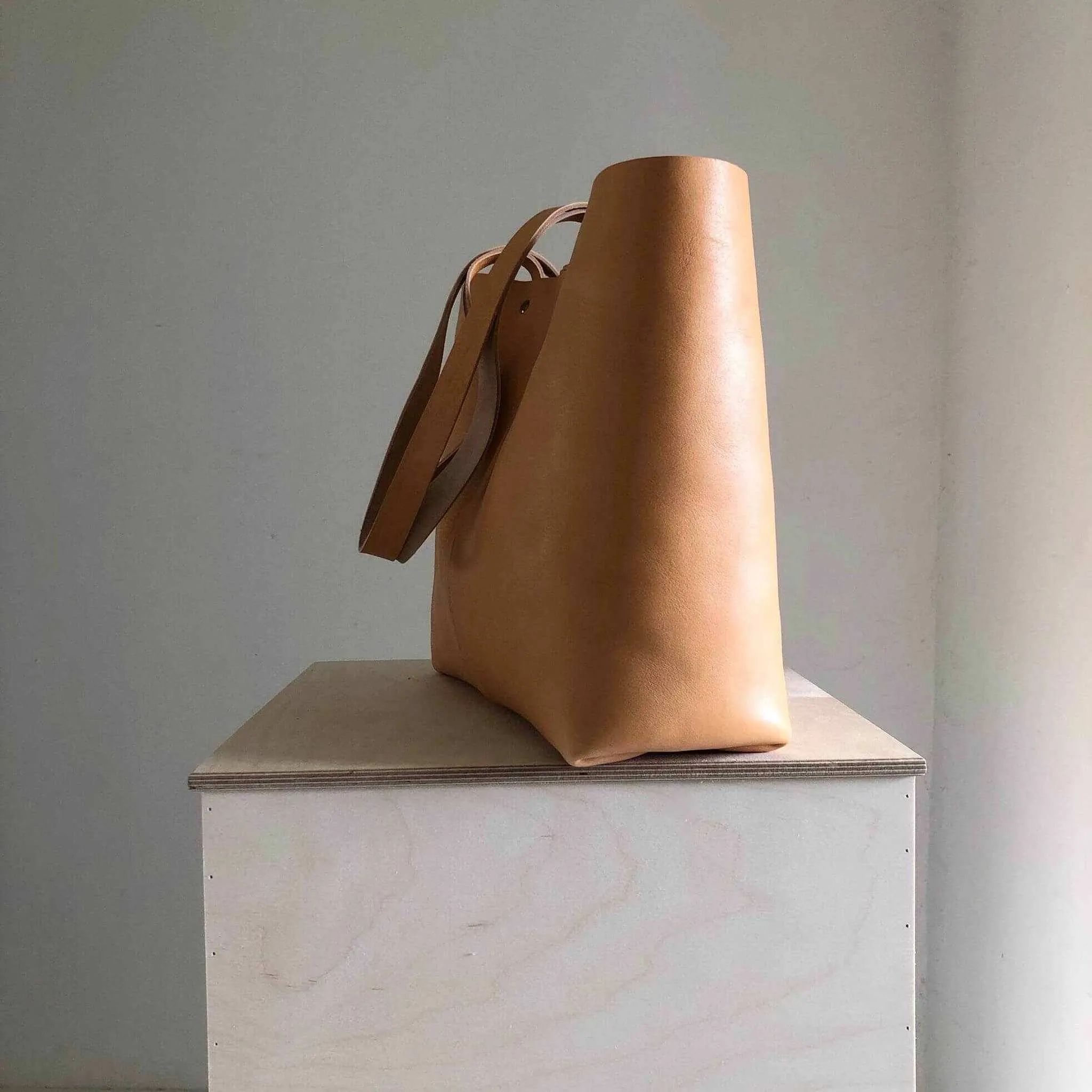 Basket Maxi Leather Tote Bag in Natural