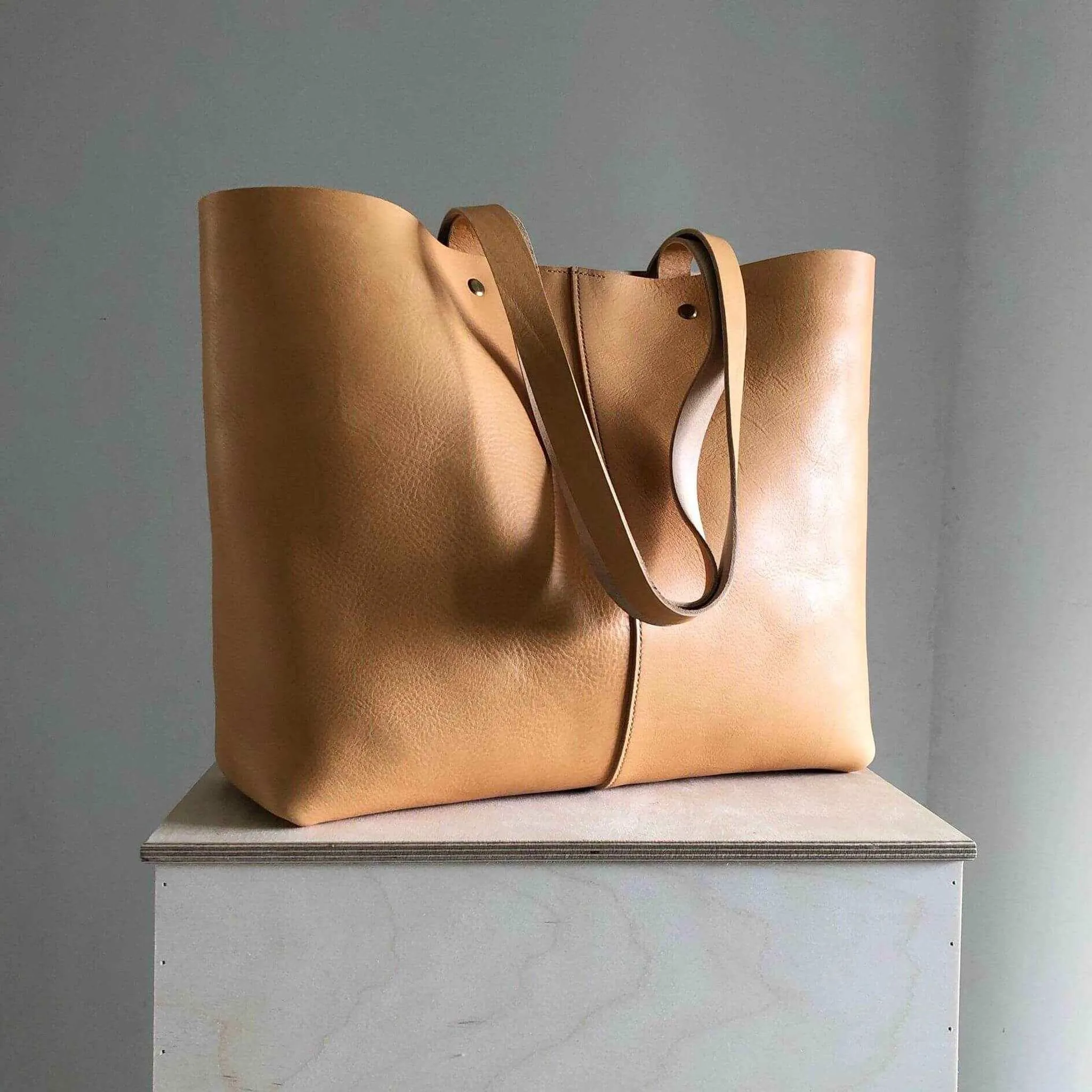 Basket Maxi Leather Tote Bag in Natural