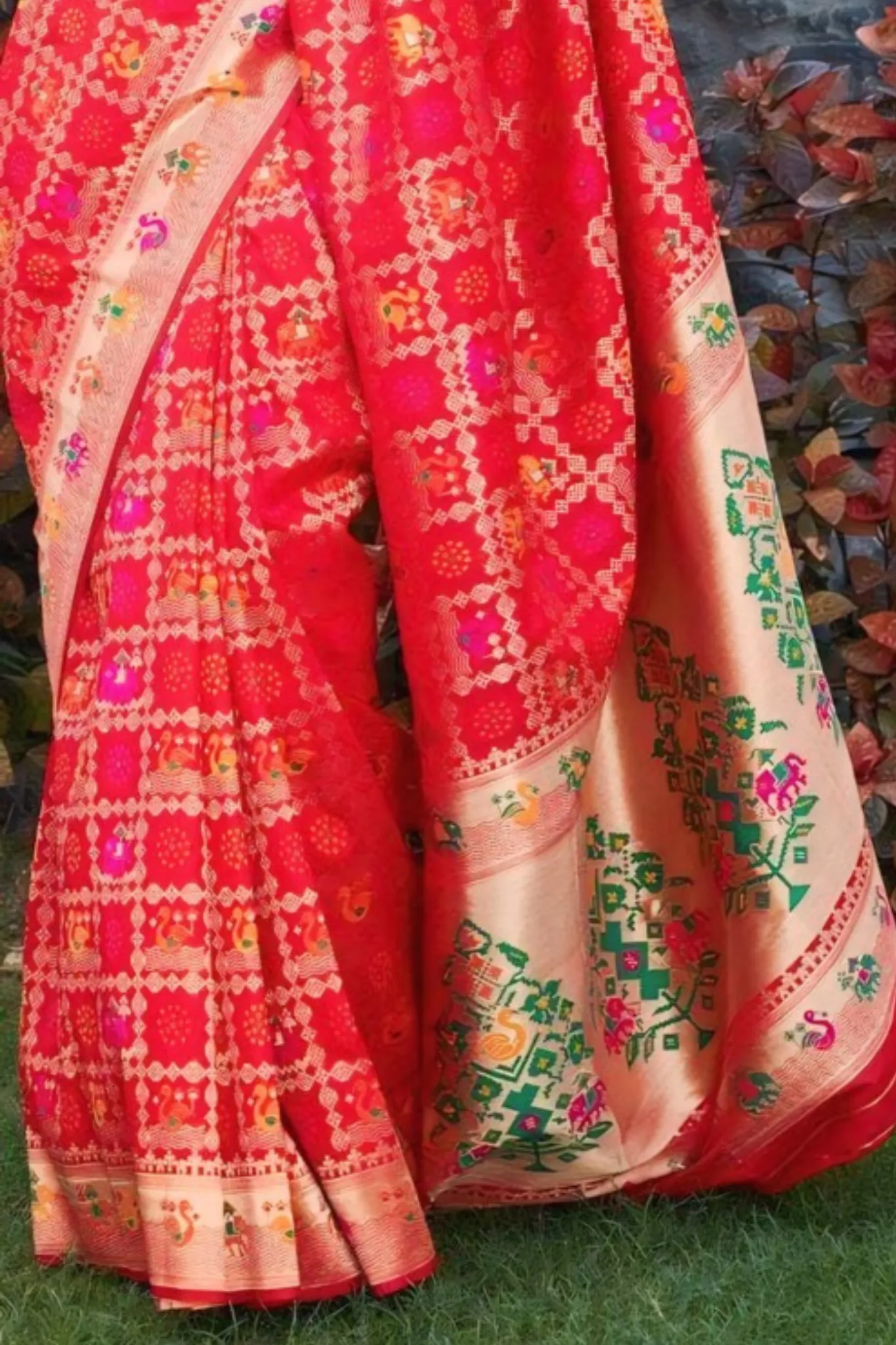 ELEGANT DECORATED TRADITIONAL SILK SAREE