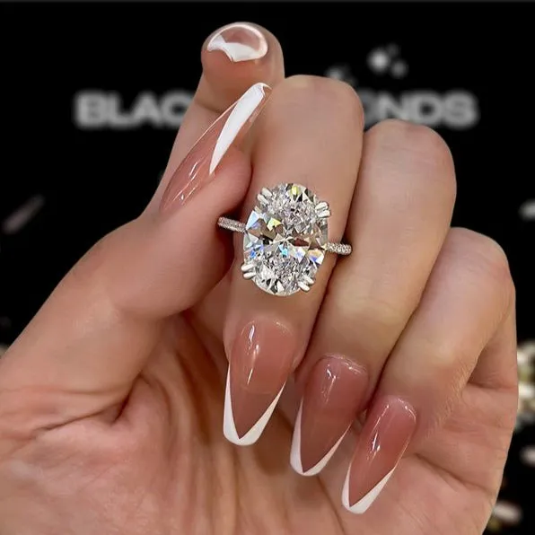 Gorgeous Oval Cut Diamond Engagement Ring