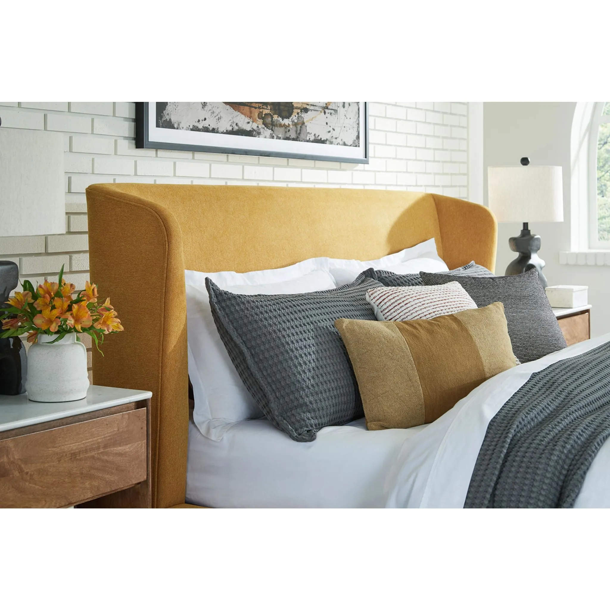 Maloken-Exclusive Upholstered Bed
