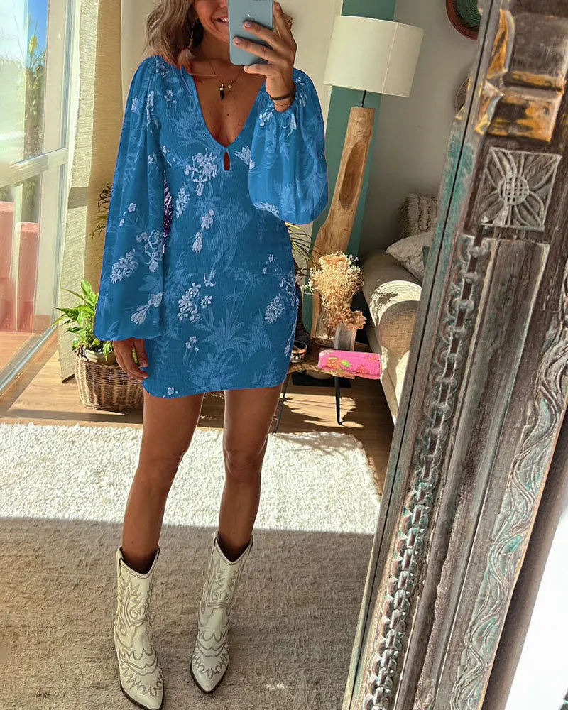 Pleated sexy V-neck vacation package hip dress