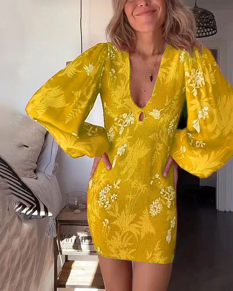 Pleated sexy V-neck vacation package hip dress