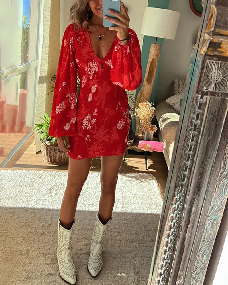 Pleated sexy V-neck vacation package hip dress
