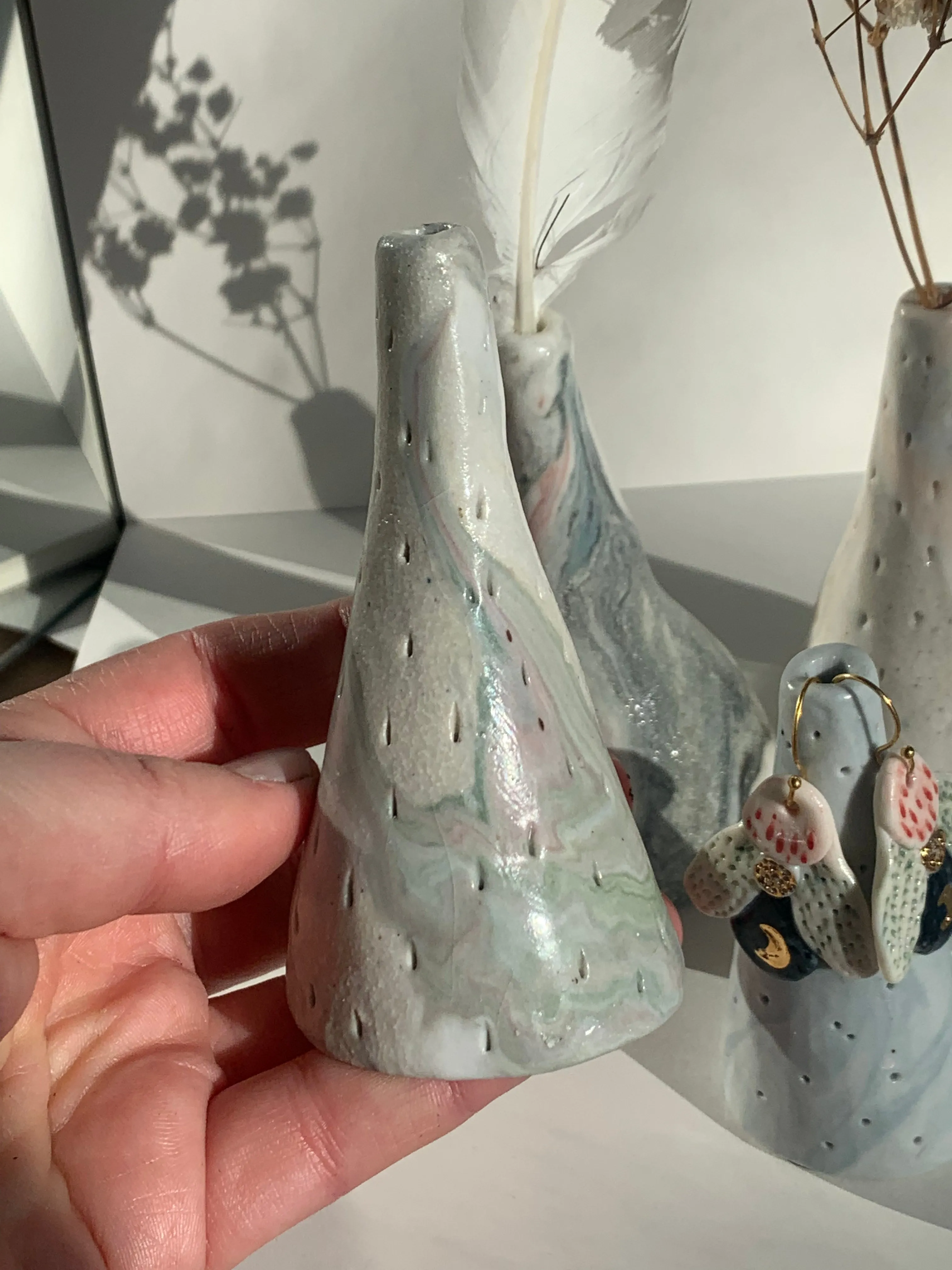 Ring / feather stand
