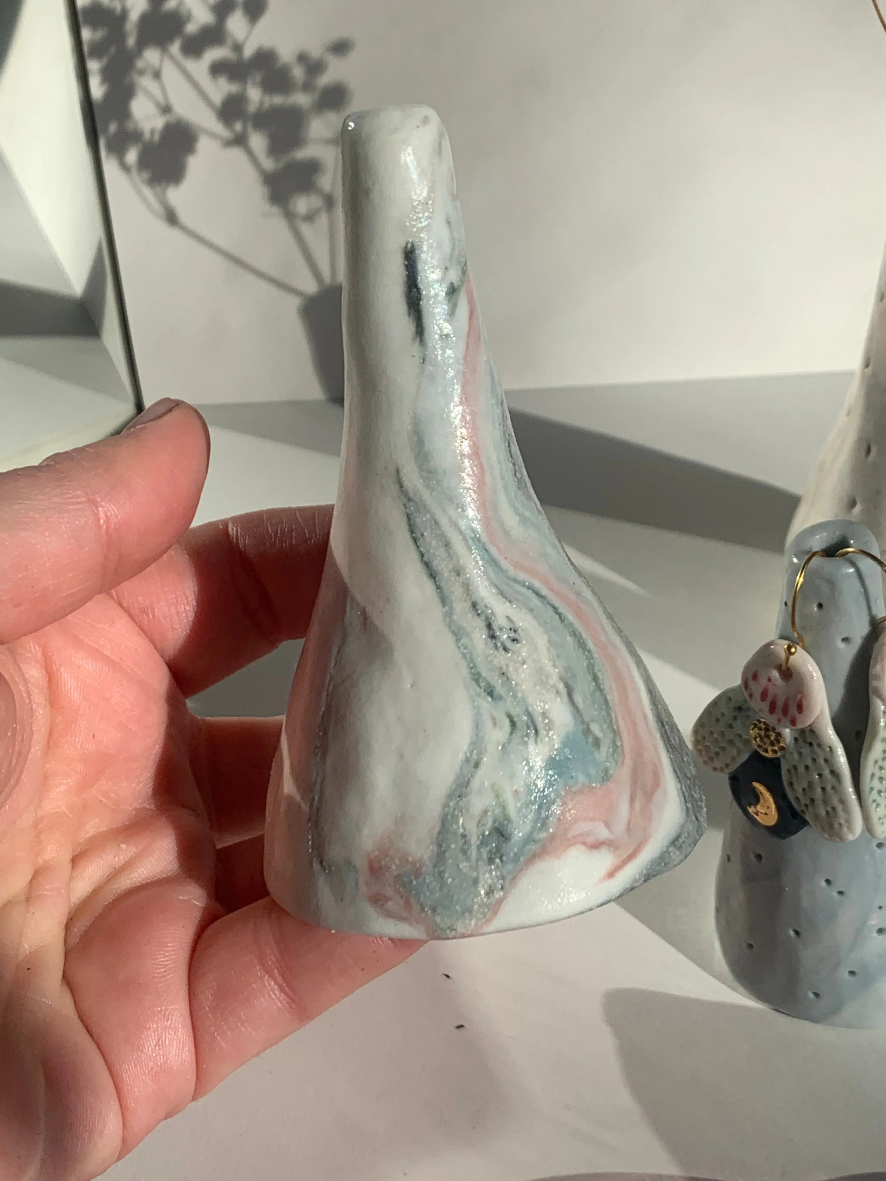 Ring / feather stand