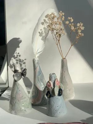 Ring / feather stand