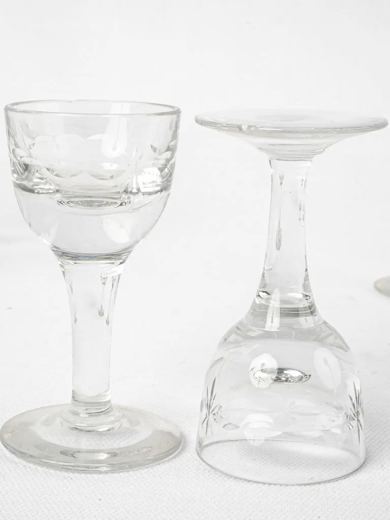 Set of 5 tiny liqueur glasses - 19th century 4"