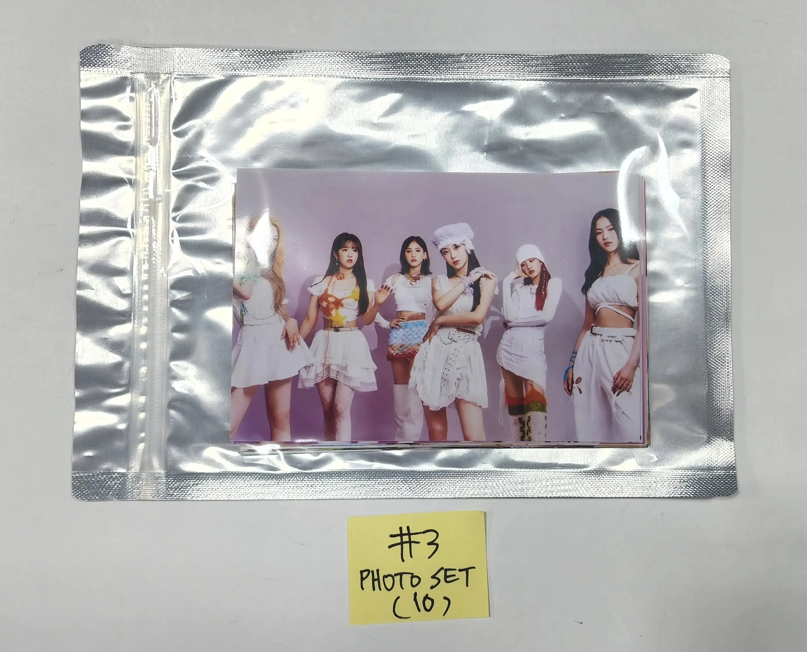 StayC - Official MD [Mini Photo Frame Key Ring, Photo Set, Drink Bag]